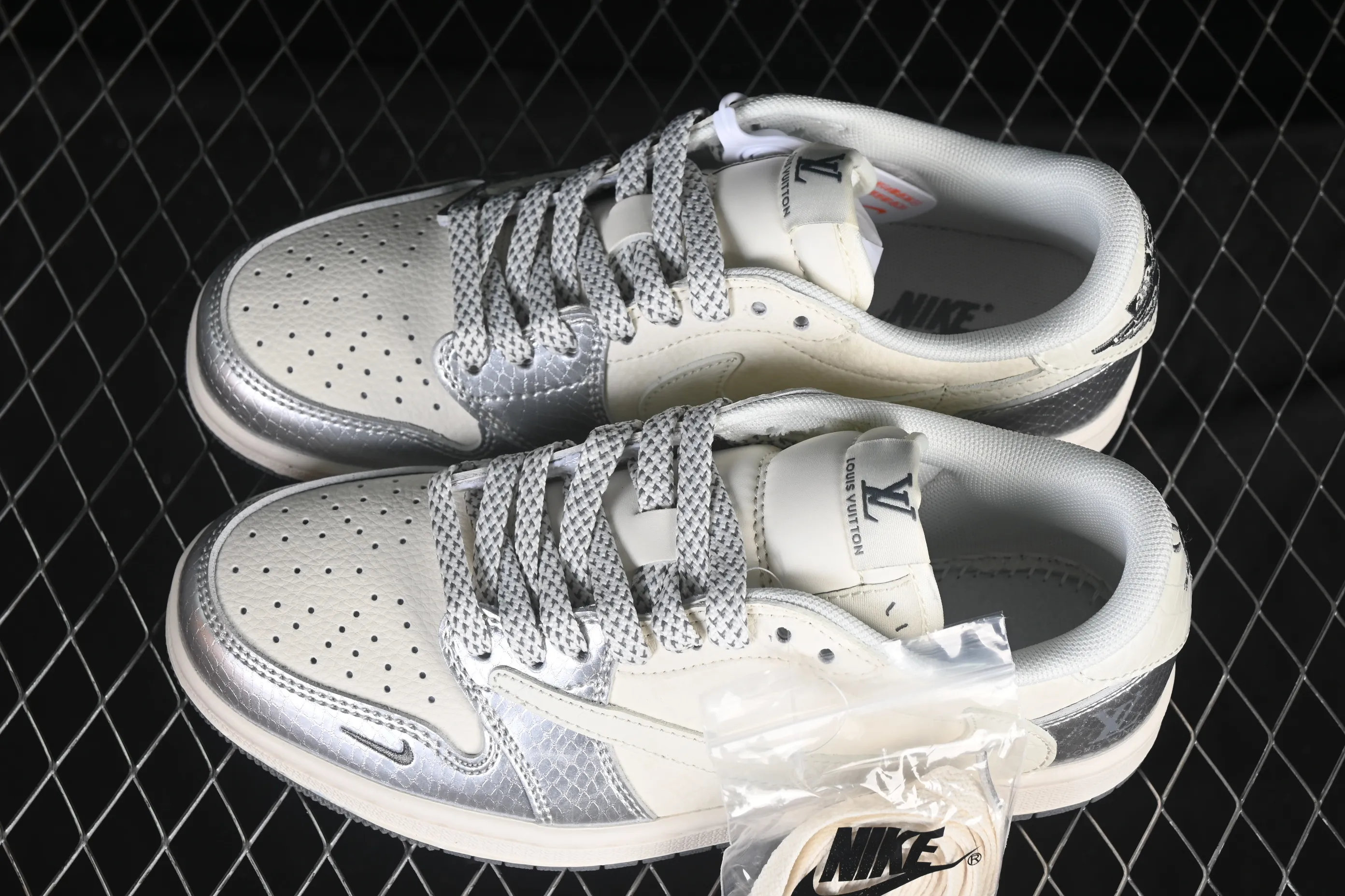 All categories Air Jordan Jordan series basketball shoes Air Jordan 1 Low high-end customized low-top sneakers Travis Scott x Fragment Design x Air Jordan 1 Low OG SP AJ1 Joe 1 LV joint name metallic silver low-top cultural casual sneakers XS7089-614